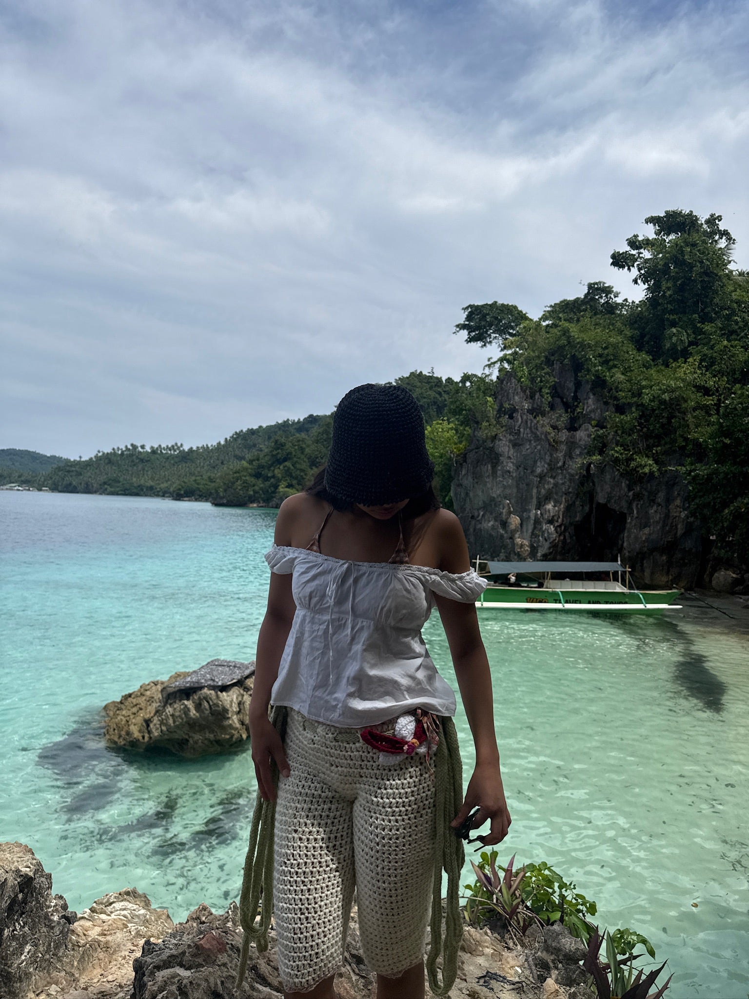 Pearl crochet capris